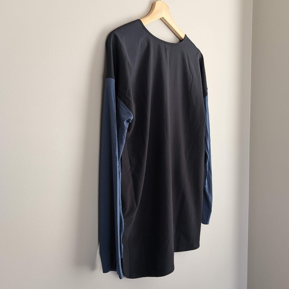 Lolë blue colour block long-sleeve v-neck shirt, size XS - Picture 6 of 6